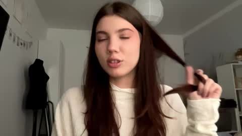 Snapshot of lindseysales chatting on 03/20/26, 01:27 Linda online show from 03/20/26, 01:27