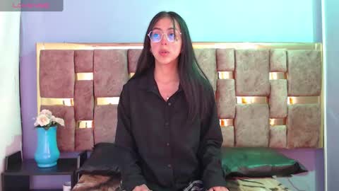 Snapshot of ling_ling24 chatting on 01/20/25, 04:21 ling ling24 online show from 01/20/25, 04:21