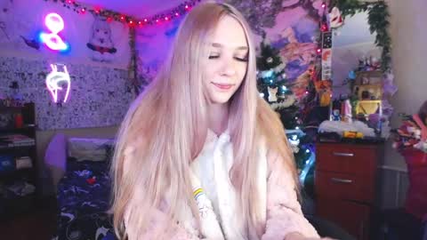 Snapshot of linlin_cuteeee chatting on 01/07/25, 10:19 Lin online show from 01/07/25, 10:19