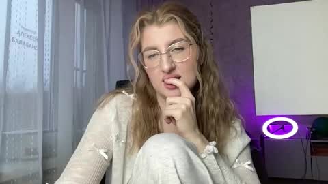 Snapshot of linoreya chatting on 11/22/25, 10:25 linoreya online show from 11/22/25, 10:25