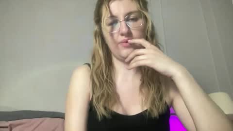 Snapshot of linoreya chatting on 05/31/26, 06:20 linoreya online show from 05/31/26, 06:20