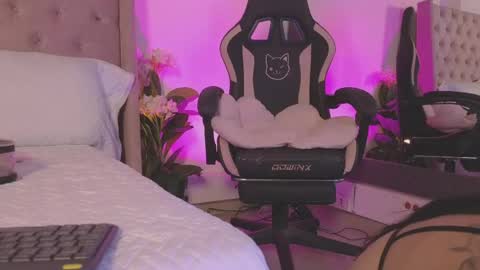 Luciana online show from 04/16/26, 08:20