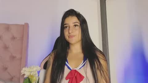 Snapshot of linoshka_1 chatting on 06/11/26, 12:43 Luciana online show from 06/11/26, 12:43
