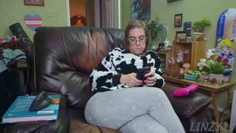 Snapshot of linzy19 chatting on 01/19/25, 03:50 Linzy19 online show from 01/19/25, 03:50