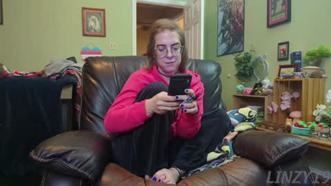 Snapshot of linzy19 chatting on 01/23/25, 12:14 Linzy19 online show from 01/23/25, 12:14