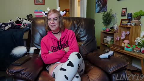 Snapshot of linzy19 chatting on 01/28/25, 08:04 Linzy19 online show from 01/28/25, 08:04