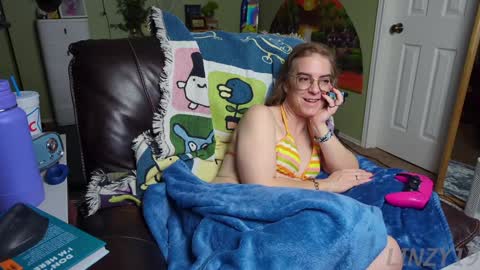 Snapshot of linzy19 chatting on 02/02/25, 03:21 Linzy19 online show from 02/02/25, 03:21