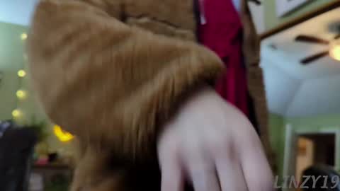 Snapshot of linzy19 chatting on 02/05/25, 01:58 Linzy19 online show from 02/05/25, 01:58