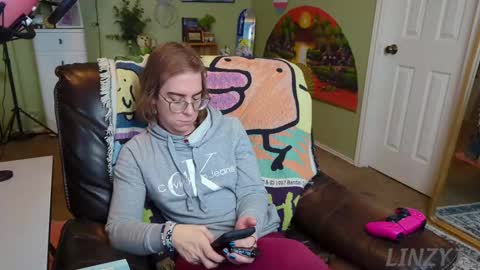 Snapshot of linzy19 chatting on 02/12/25, 03:16 Linzy19 online show from 02/12/25, 03:16