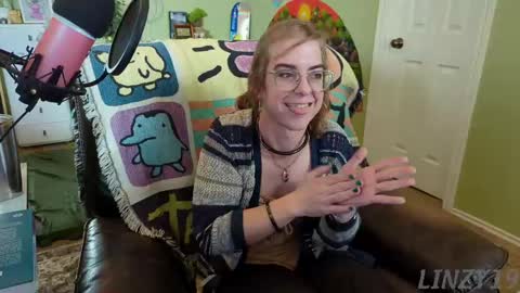 Snapshot of linzy19 chatting on 02/27/25, 08:31 Linzy19 online show from 02/27/25, 08:31