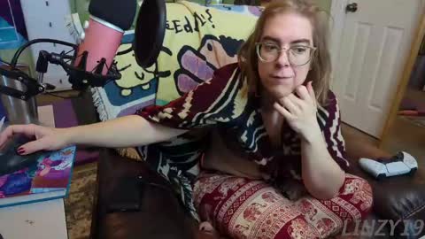 Snapshot of linzy19 chatting on 03/11/25, 05:02 Linzy19 online show from 03/11/25, 05:02