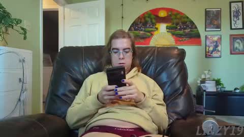 Snapshot of linzy19 chatting on 09/12/25, 03:01 Linzy19 online show from 09/12/25, 03:01