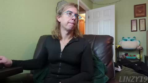 Linzy19 online show from 12/01/25, 03:17