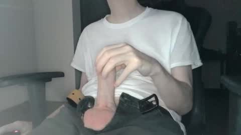 Snapshot of liocious98 chatting on 10/25/25, 04:57 liocious98 online show from 10/25/25, 04:57