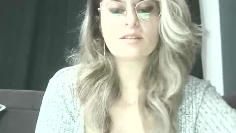 lionessmom online show from 10/13/25, 09:26