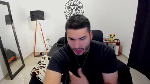 Lion online show from 10/11/25, 03:17