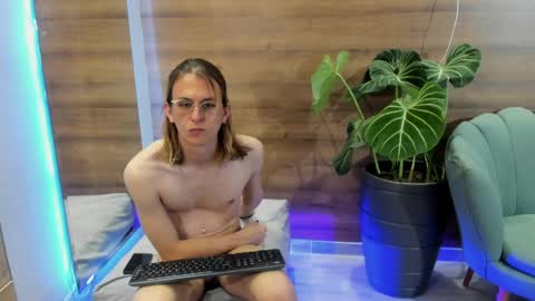 Snapshot of lior_evan chatting on 05/23/26, 02:17 Lior evan online show from 05/23/26, 02:17