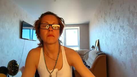Liora Weiss online show from 05/18/26, 07:36