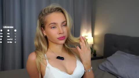 Amelia online show from 03/09/25, 01:14