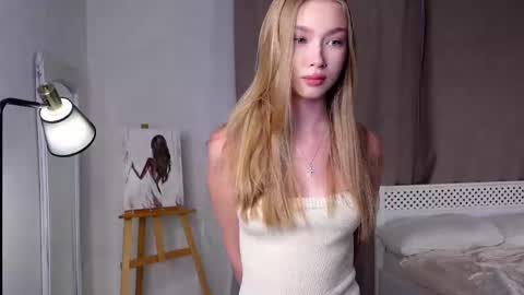 Lina online show from 02/27/25, 11:20