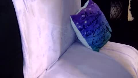 Snapshot of liratransxo chatting on 09/28/25, 04:01 Transexual Elixir online show from 09/28/25, 04:01