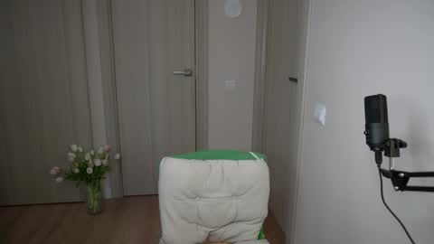 lisa_graham online show from 10/21/25, 04:24