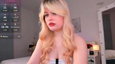 Snapshot of lisa_mccoy chatting on 05/15/26, 01:12 Lisa online show from 05/15/26, 01:12
