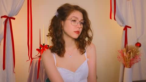 Snapshot of lisa_roses chatting on 12/20/24, 01:47 Lisa online show from 12/20/24, 01:47