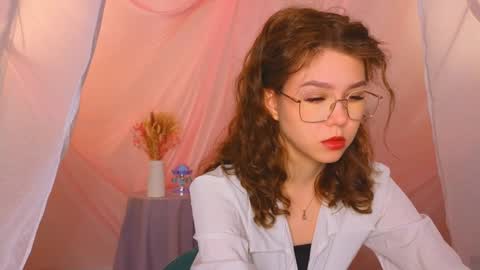 Snapshot of lisa_roses chatting on 01/28/25, 02:32 Lisa online show from 01/28/25, 02:32