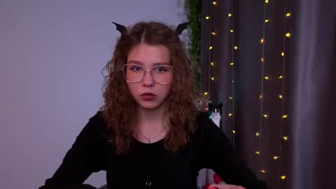 Snapshot of lisa_roses chatting on 11/01/25, 10:45 Lisa online show from 11/01/25, 10:45