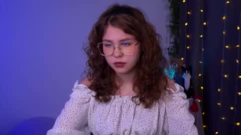 Snapshot of lisa_roses chatting on 11/11/25, 07:47 Lisa online show from 11/11/25, 07:47