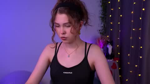 Snapshot of lisa_roses chatting on 11/13/25, 08:30 Lisa online show from 11/13/25, 08:30