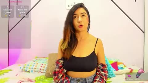 lisa white  online show from 11/22/25, 04:11