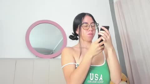 Snapshot of lisaa_a chatting on 02/11/25, 02:35 Lisa online show from 02/11/25, 02:35