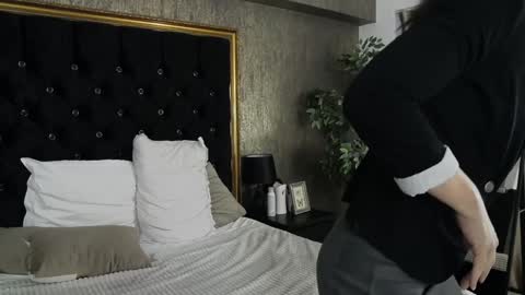 lisacroft online show from 02/08/25, 09:56