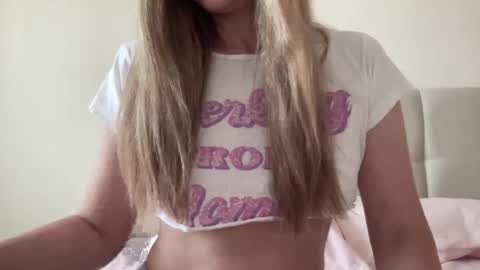 Snapshot of lisaflower1 chatting on 06/28/26, 01:50 Lisa online show from 06/28/26, 01:50