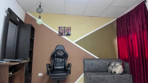 Lisa Gray Independent Model online show from 01/08/26, 07:49