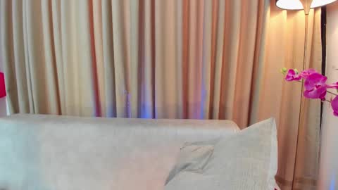 Snapshot of lisahadwiin chatting on 02/15/25, 09:37 LisaHadwiin online show from 02/15/25, 09:37