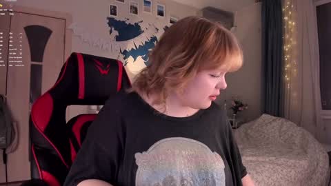 -Lisa- Help me to reach 100 thumbs up3 online show from 12/07/24, 02:35