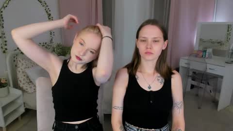 Lisa blonde  Alisa brunette online show from 04/04/26, 09:12