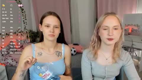 Snapshot of lisaluve chatting on 07/01/26, 10:31 Lisa blonde Alisa brunette online show from 07/01/26, 10:31