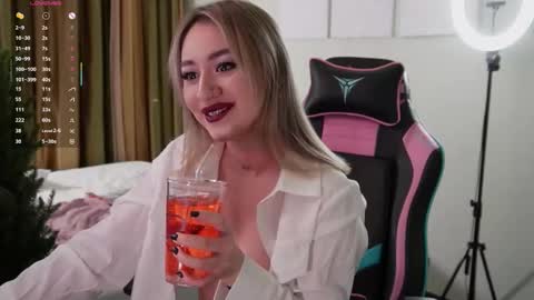 Snapshot of lisamayson chatting on 12/16/25, 03:28 LISA online show from 12/16/25, 03:28