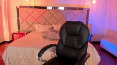 LISA MONROE online show from 02/14/25, 12:41