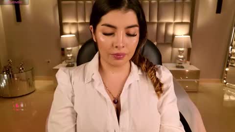 LISA MONROE online show from 12/17/25, 07:42