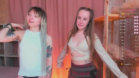 Snapshot of lisanelsona chatting on 12/03/24, 03:20 Hello our names are Kate and Alice this is our first day here. online show from 12/03/24, 03:20