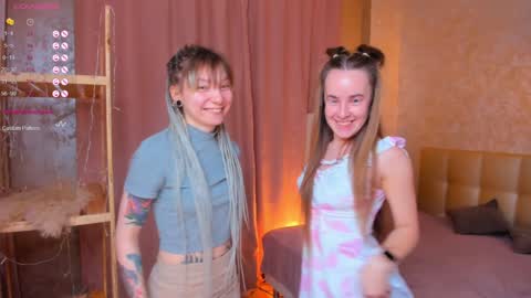 Snapshot of lisanelsona chatting on 12/06/24, 01:18 Hello our names are Kate and Alice this is our first day here. online show from 12/06/24, 01:18