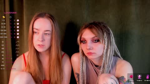 Snapshot of lisanelsona chatting on 12/18/24, 01:26 Hello our names are Kate and Alice this is our first day here. online show from 12/18/24, 01:26