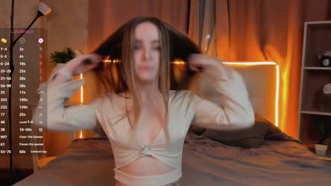 Snapshot of lisanelsona chatting on 12/30/24, 01:37 Hello our names are Kate and Alice this is our first day here. online show from 12/30/24, 01:37