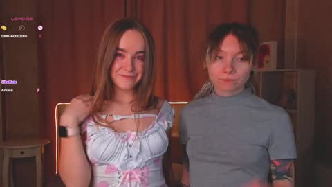 Snapshot of lisanelsona chatting on 01/06/25, 01:09 Hello our names are Kate and Alice this is our first day here. online show from 01/06/25, 01:09