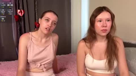 Snapshot of lisanelsona chatting on 07/08/26, 01:10 Hello our names are Kate and Alice this is our first day here. online show from 07/08/26, 01:10